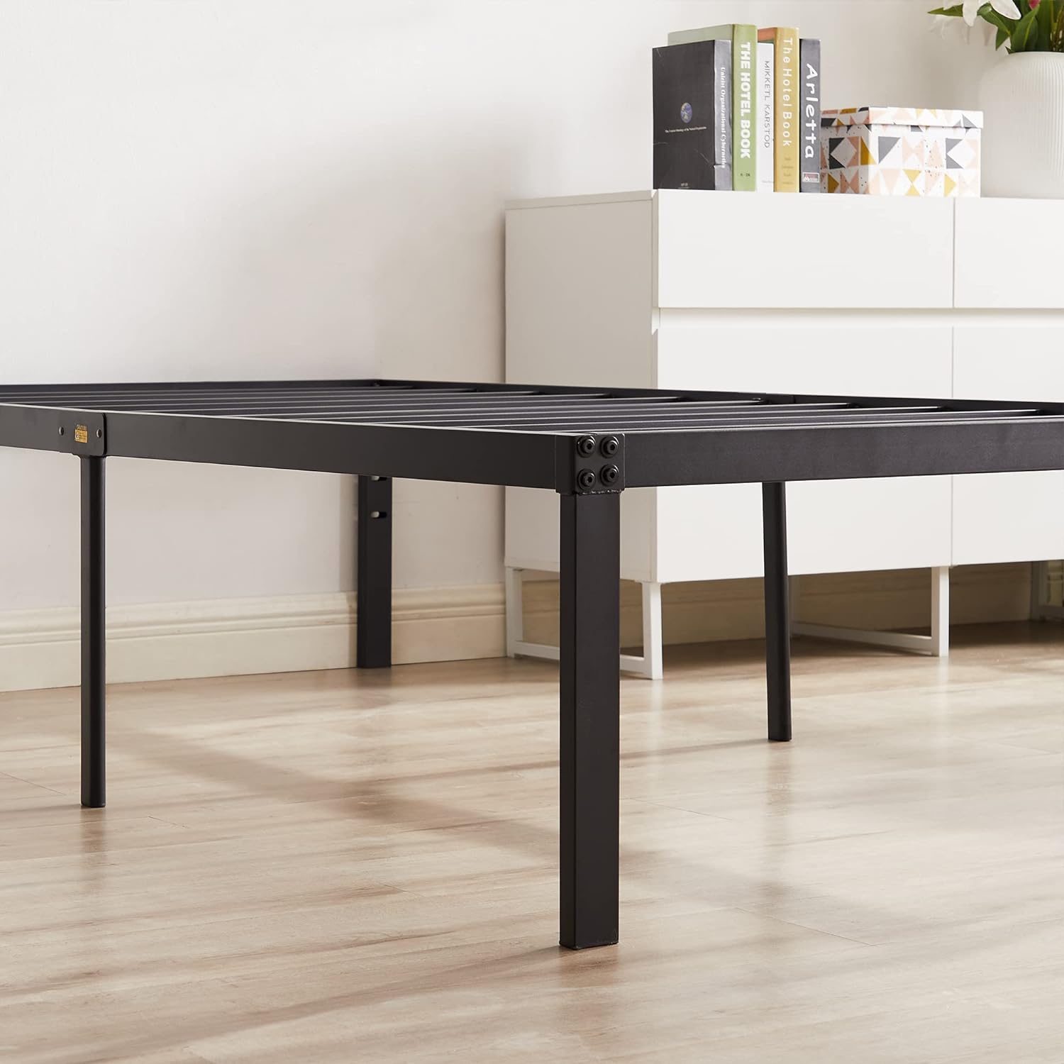 VECELO Metal Platform Bed Frame Heavy Duty Steel Slat, No Box Spring Needed