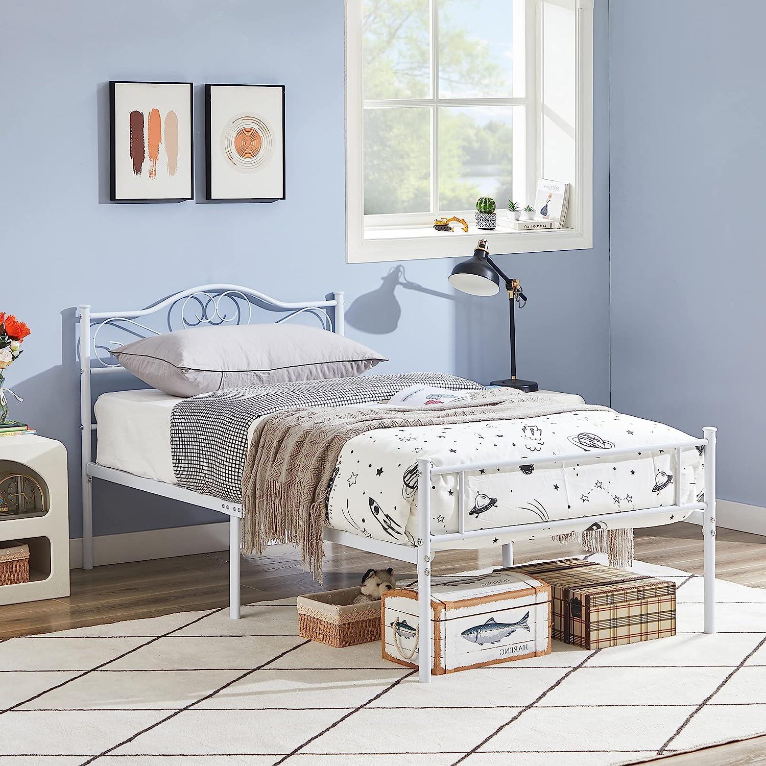 VECELO Metal Platform Bed Frame Mattress Foundation Decorative Headboard & Footboard