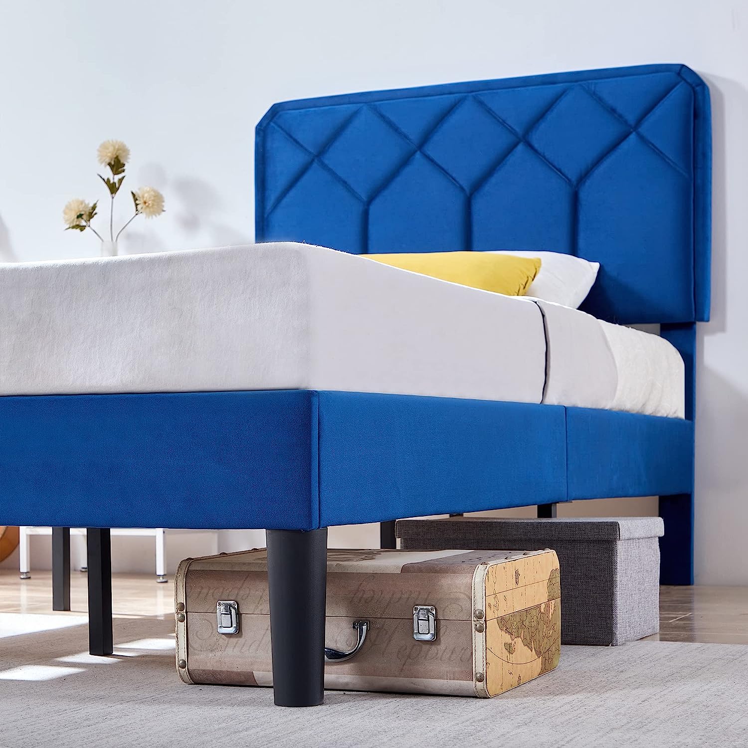 VECELO Premium Leather Upholstered Platform Bed Frame