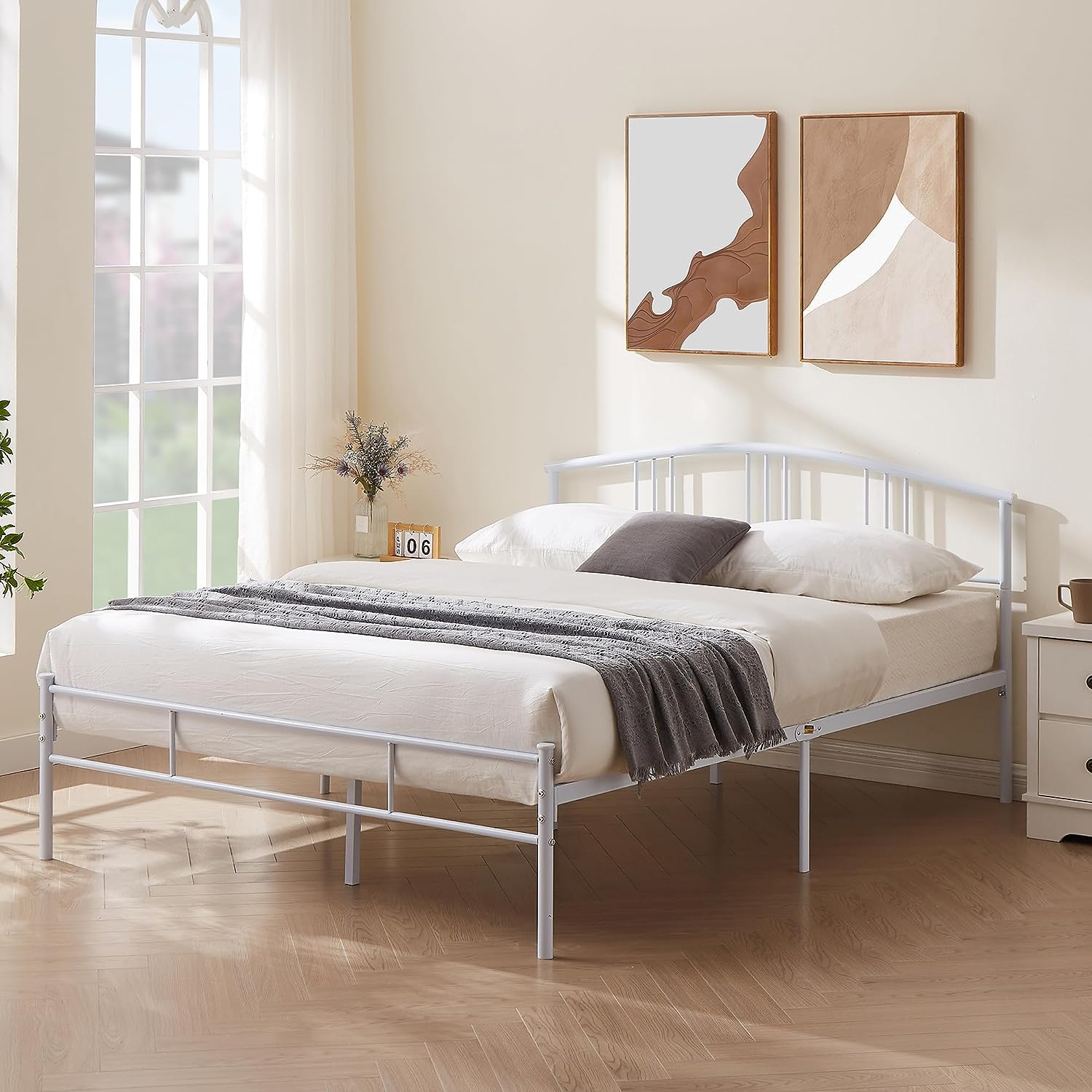 VECELO Modern Metal Bed Frame Mattress Foundation with curve headboard and Footboard
