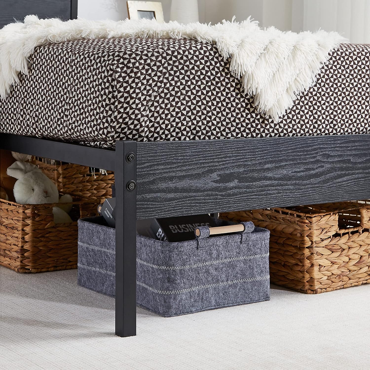 VECELO Platform Bed Frame/Mattress Foundation with Rustic Vintage Wood Headboard