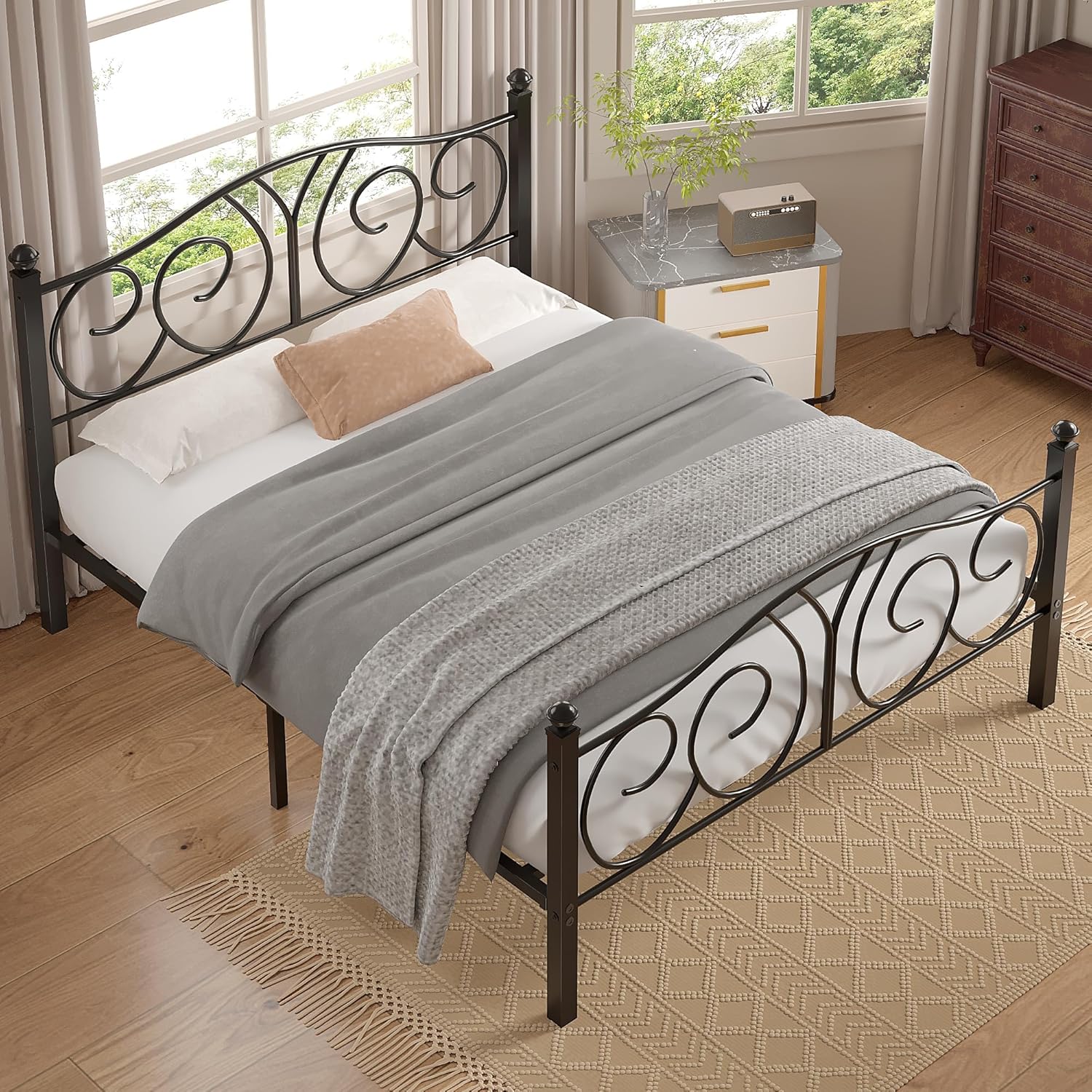VECELO Metal Platform Bed Frame/Mattress Foundation
