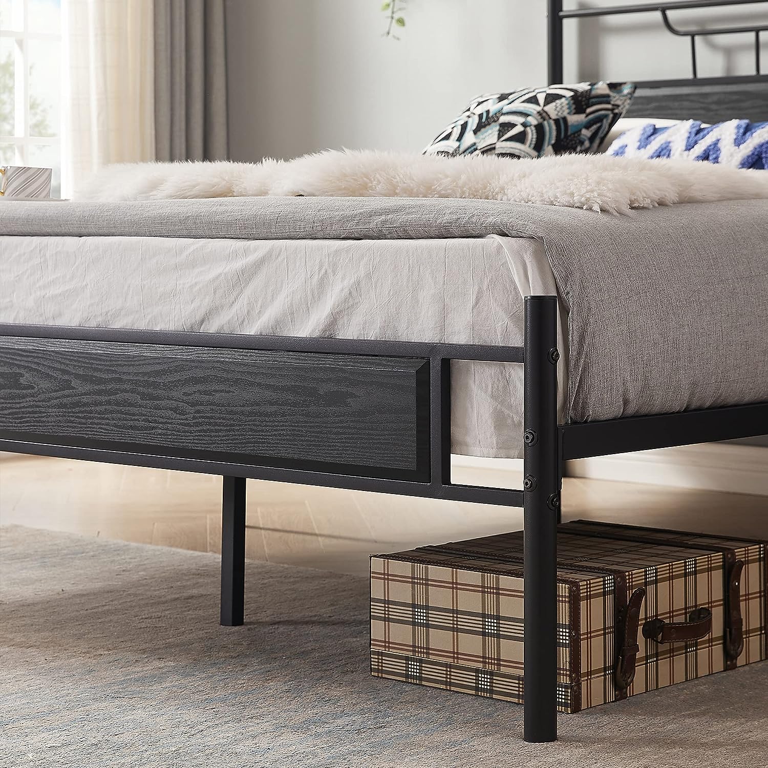 VECELO Platform Bed Frame with Wood Headboard No Box Spring Needed Heavy Duty Steel Slat