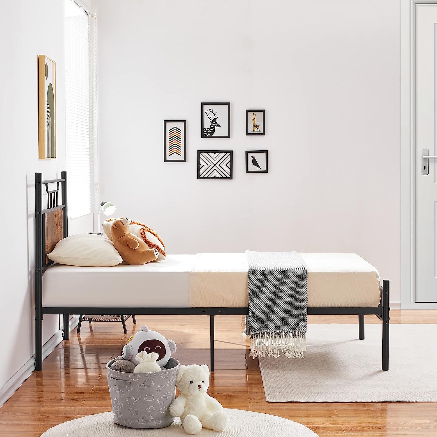 VECELO Platform Bed Frame with Wood Headboard No Box Spring Needed Heavy Duty Steel Slat