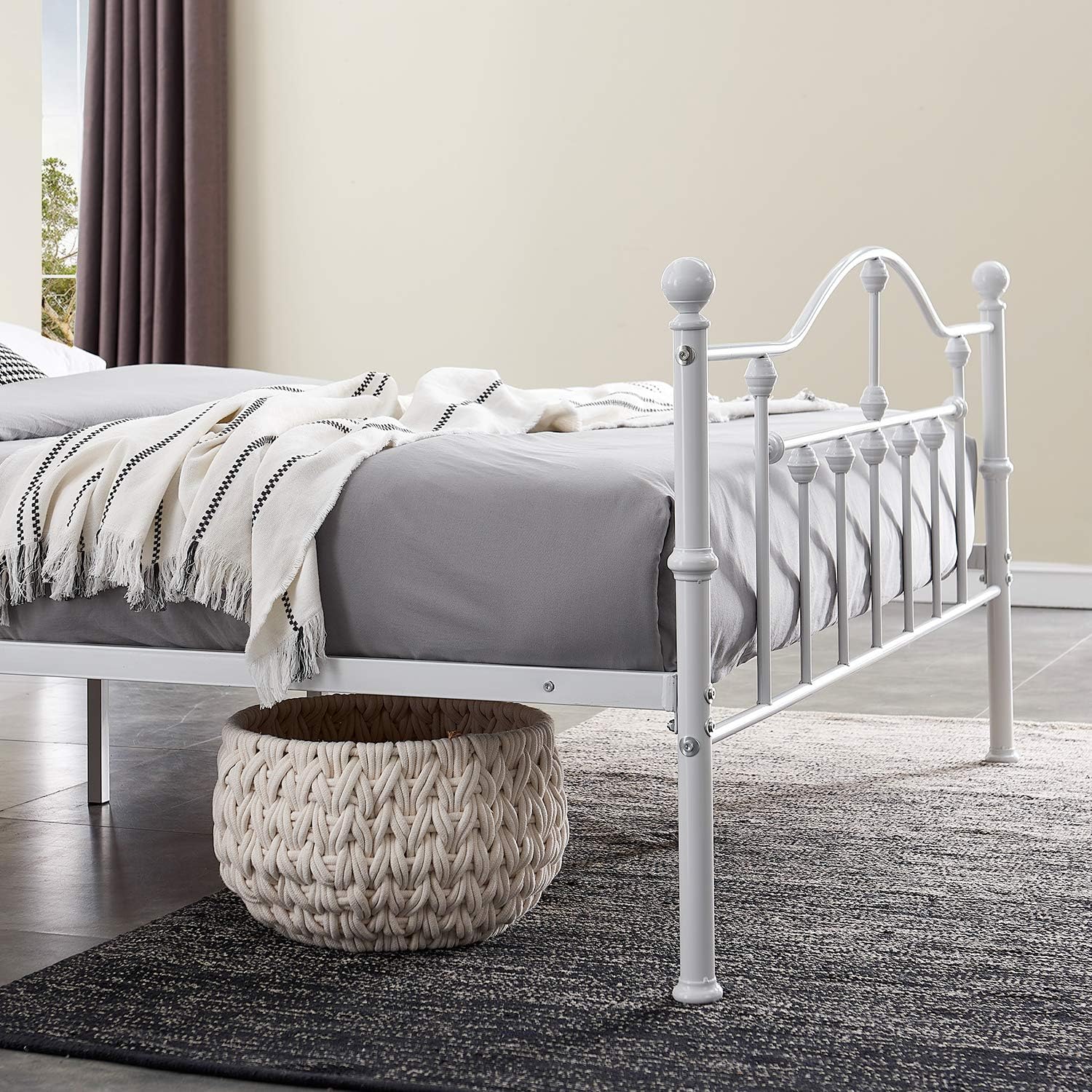 VECELO Classical Black Bed Frame Metal Platform Mattress Foundation with Headboard & Footboard - VECELO