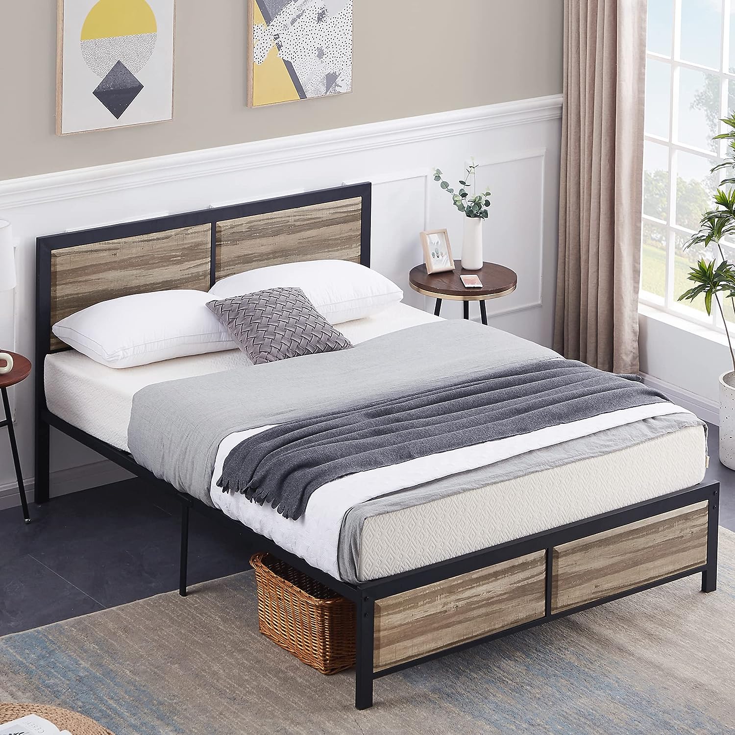 Platform Bed Frame/Mattress Foundation with Rustic Vintage Wood Headboard