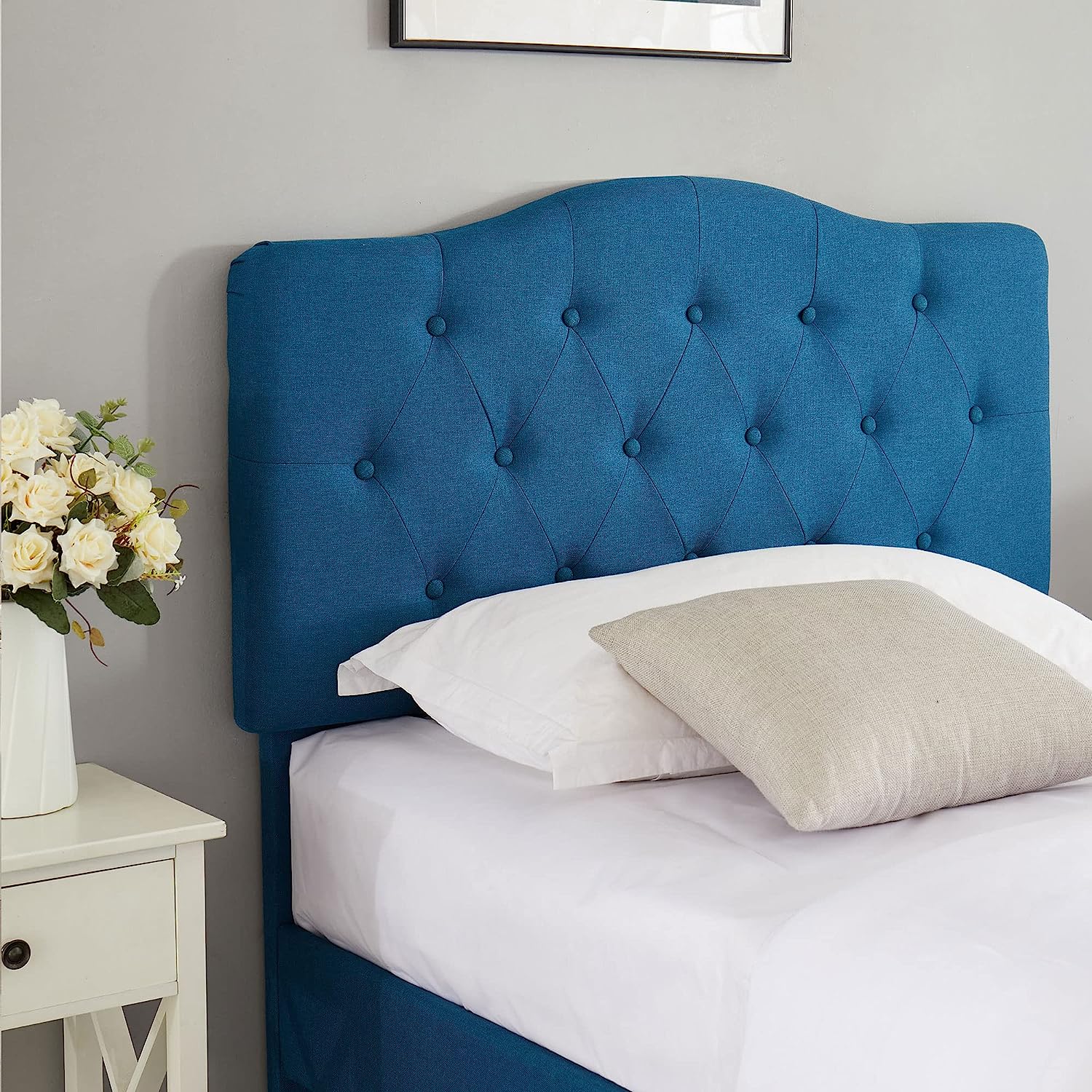 VECELO Classic Upholstered Platform Bed Frame with Diamond Stitched Cloth - VECELO