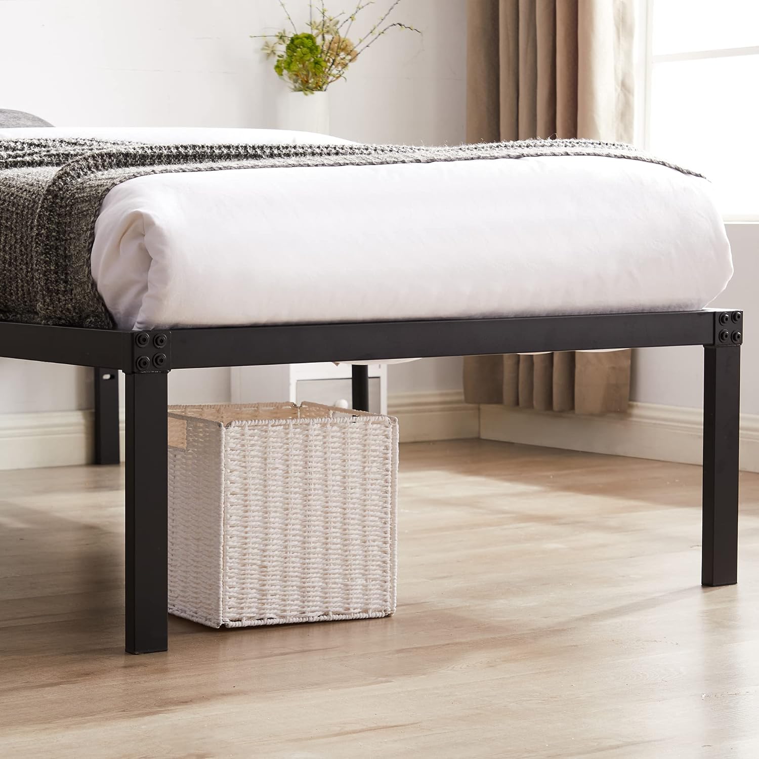VECELO Metal Platform Bed Frame Heavy Duty Steel Slat, No Box Spring Needed