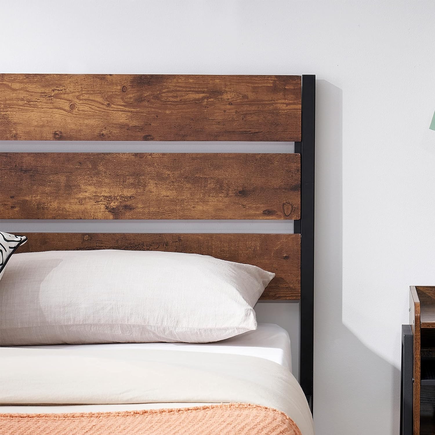 VECELO Platform Bed Frame with Rustic Vintage Wood Headboard/Strong Metal Slats Support