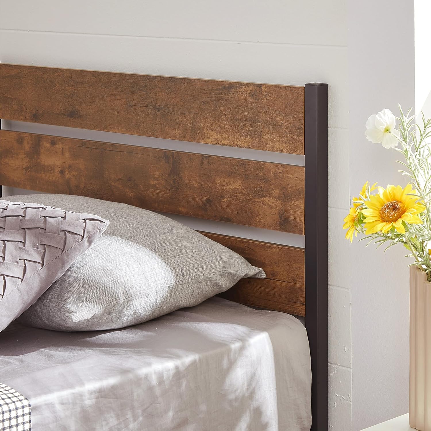 VECELO Platform Bed Frame with Rustic Vintage Wood Headboard/Strong Metal Slats Support
