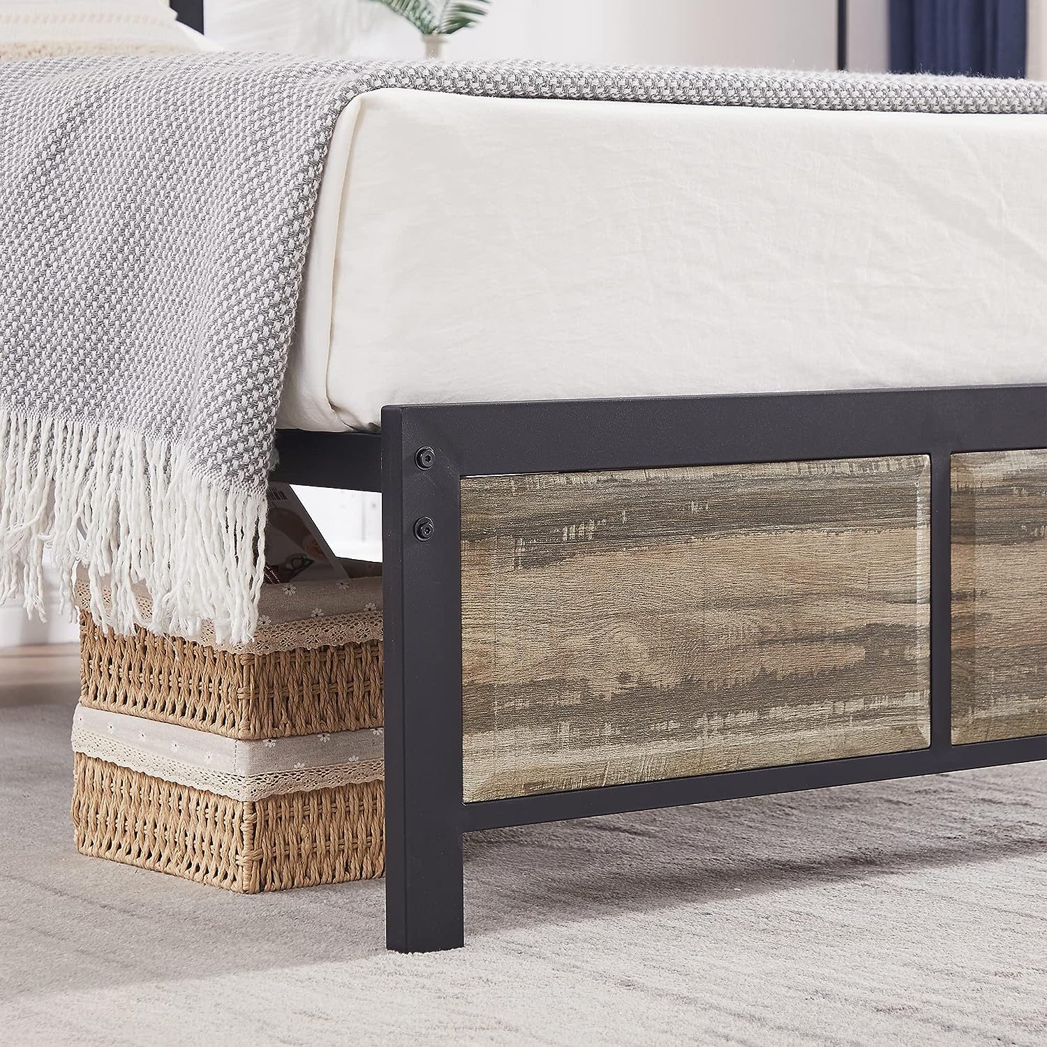 Platform Bed Frame/Mattress Foundation with Rustic Vintage Wood Headboard