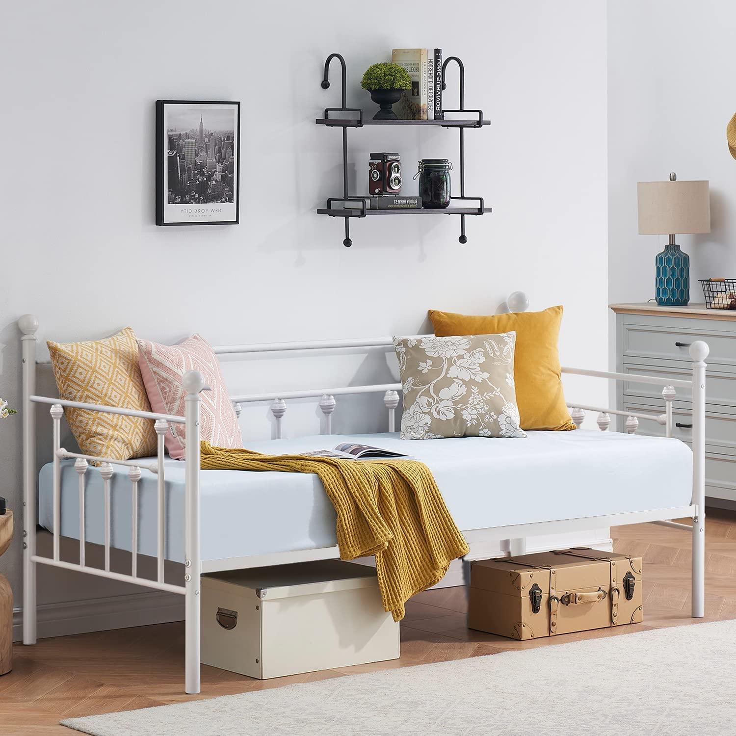 VECELO Daybed Frame, Twin Size Metal Platform Bed with Headboard