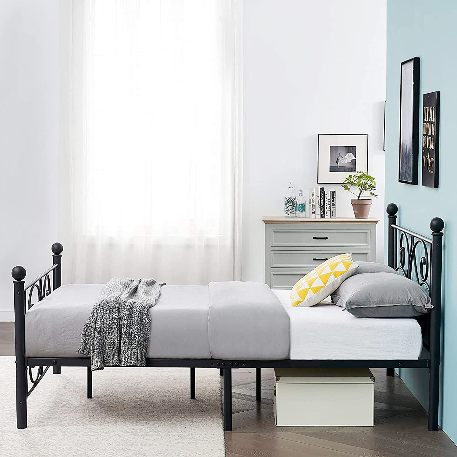 VECELO Metal Bed Frame/Mattress Foundation with Stylish Headboard & Footboard