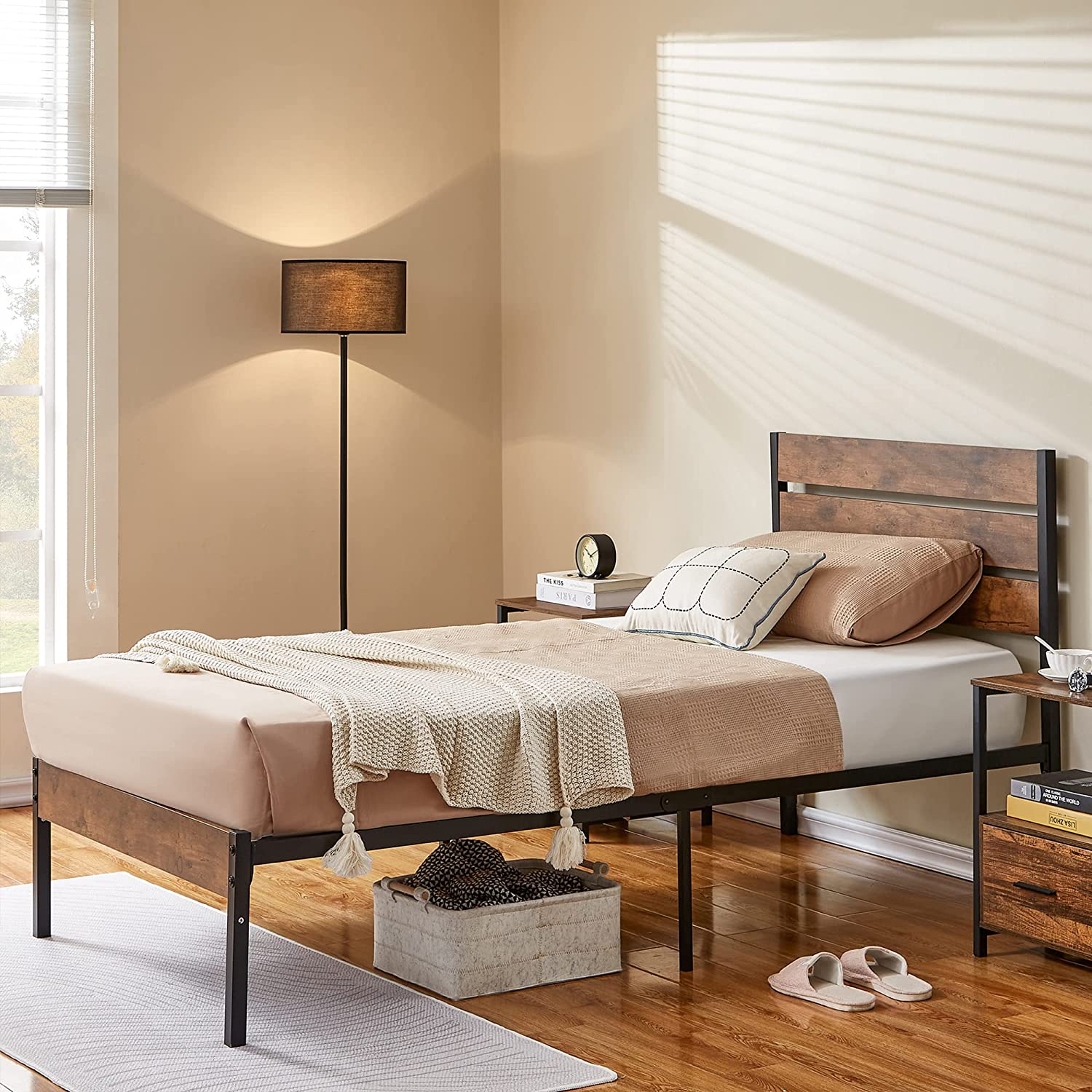 VECELO Platform Bed Frame with Rustic Vintage Wood Headboard/Strong Metal Slats Support