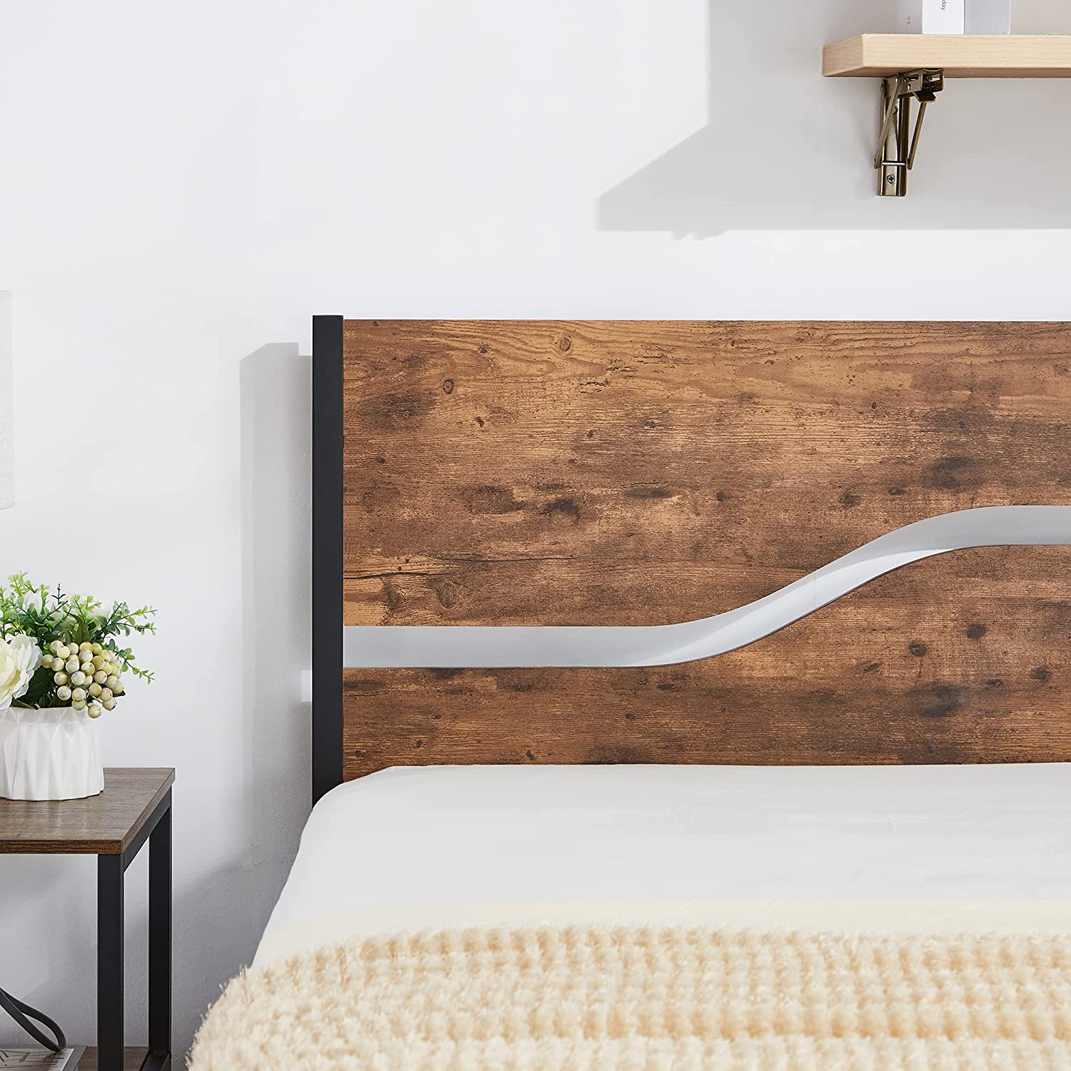 VECELO Platform Bed Frame/Mattress Foundation with Rustic Vintage Wood Headboard