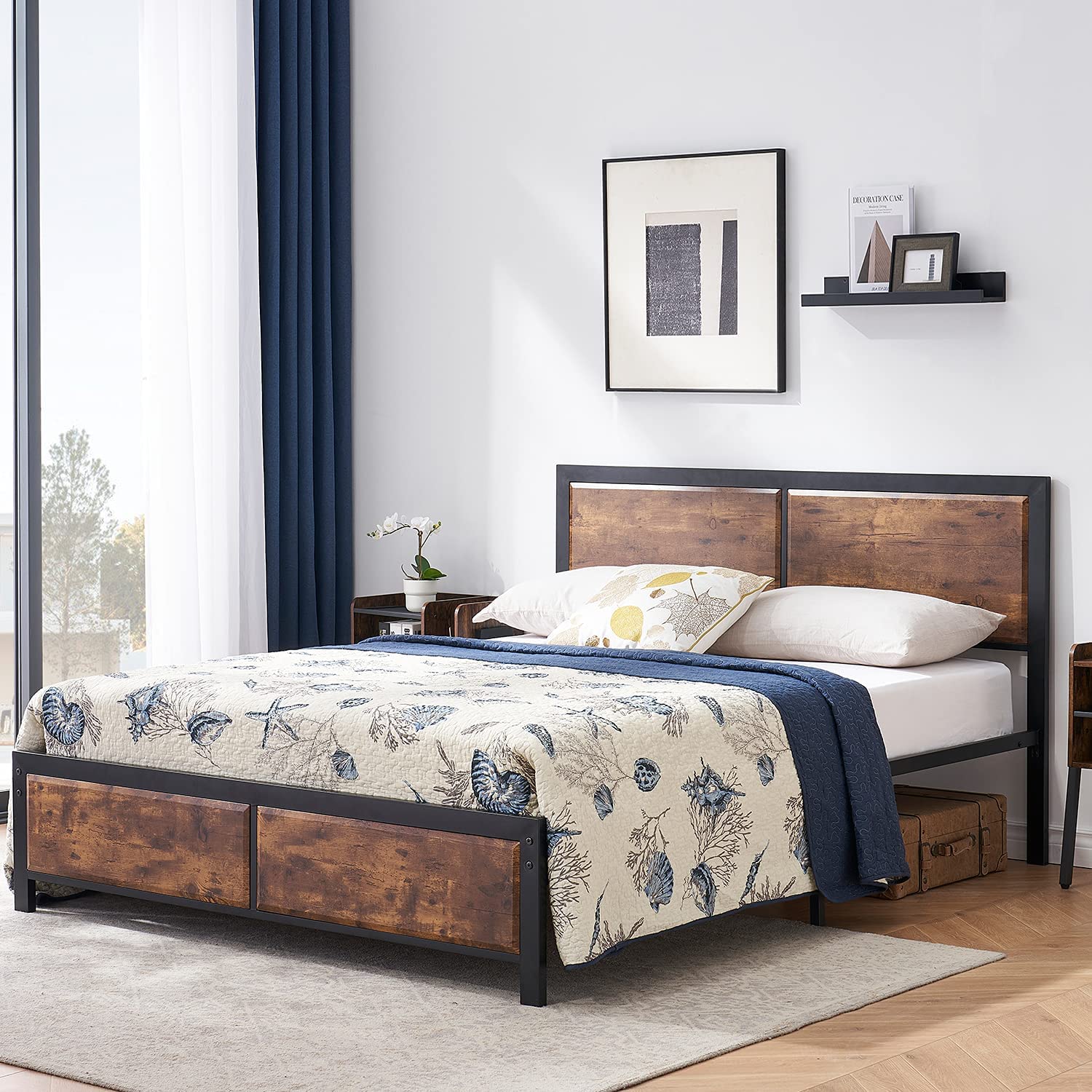 Platform Bed Frame/Mattress Foundation with Rustic Vintage Wood Headboard