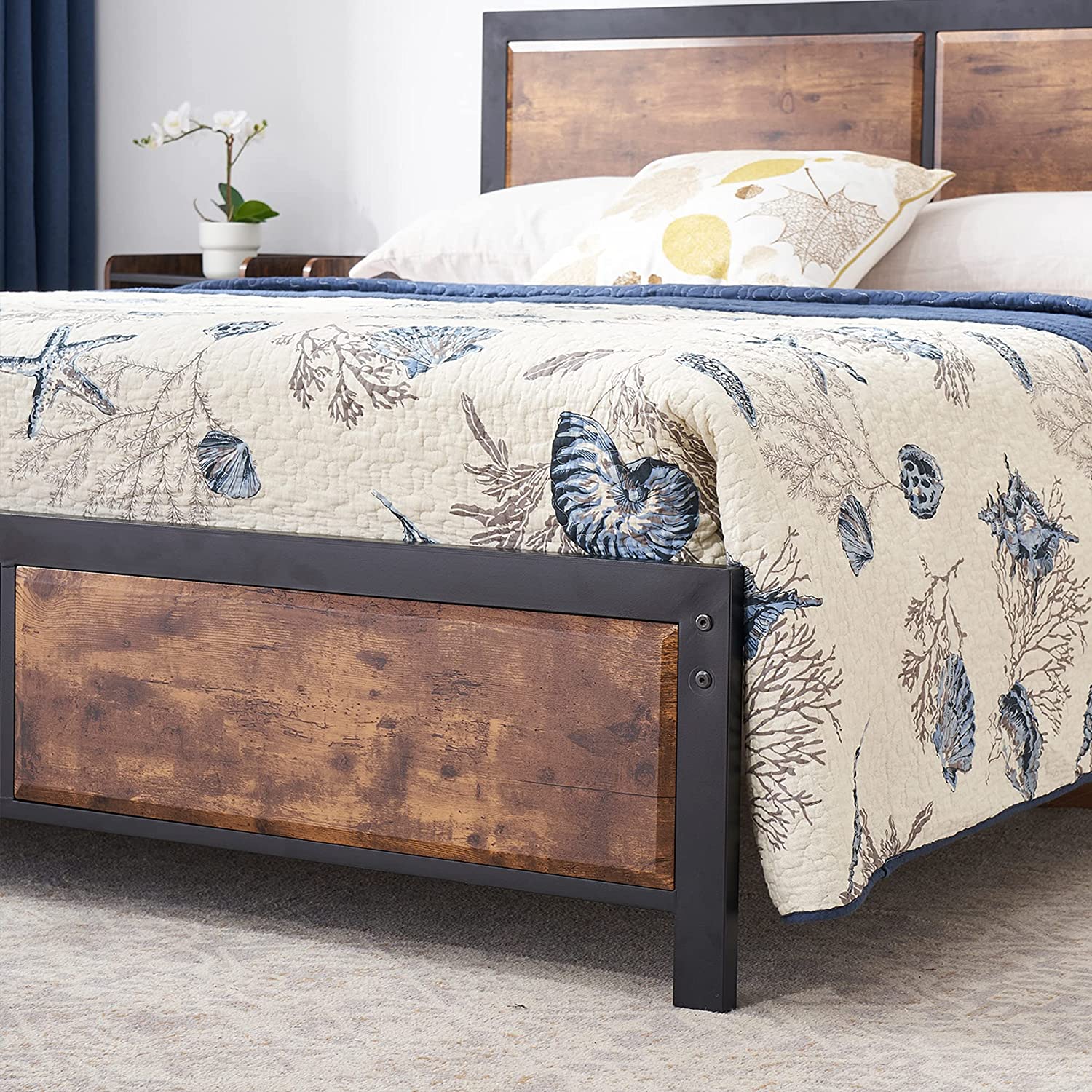 Platform Bed Frame/Mattress Foundation with Rustic Vintage Wood Headboard