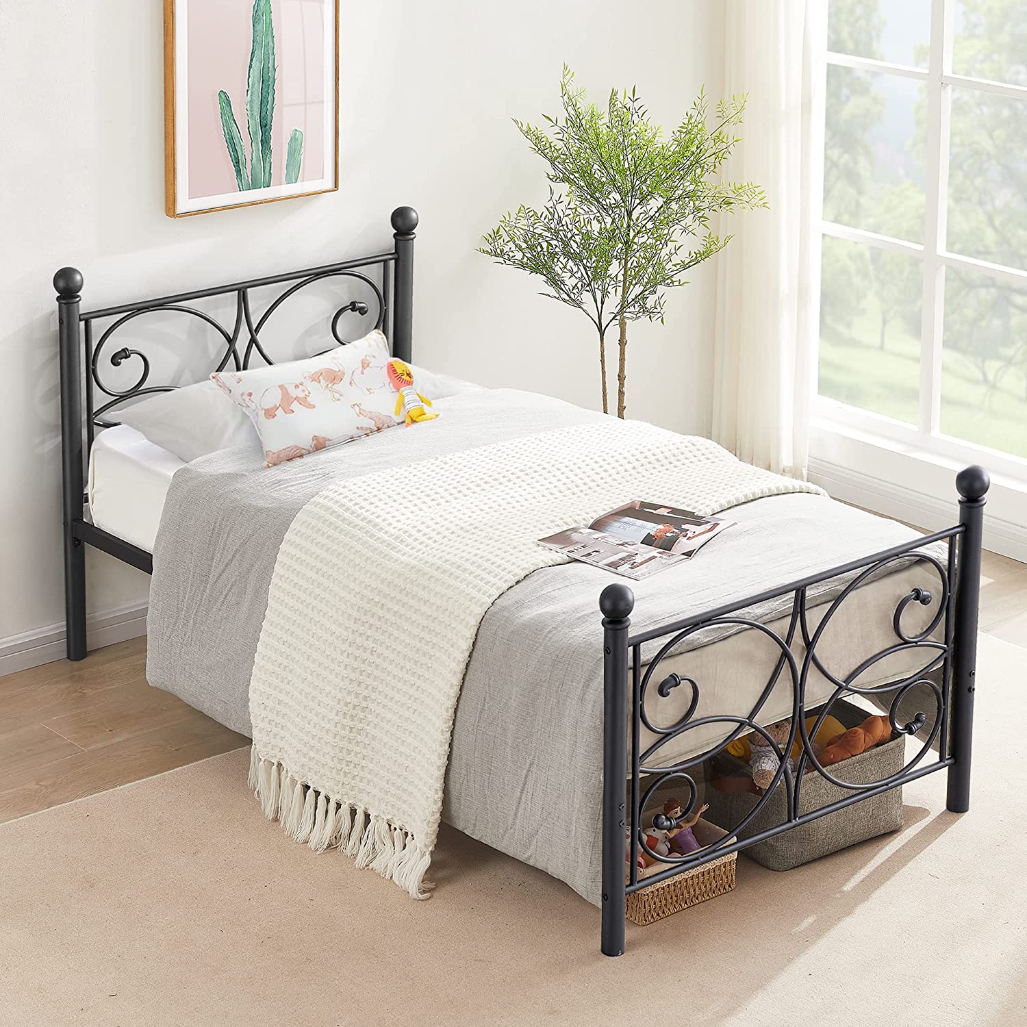 VECELO Metal Bed Frame/Mattress Foundation with Stylish Headboard & Footboard