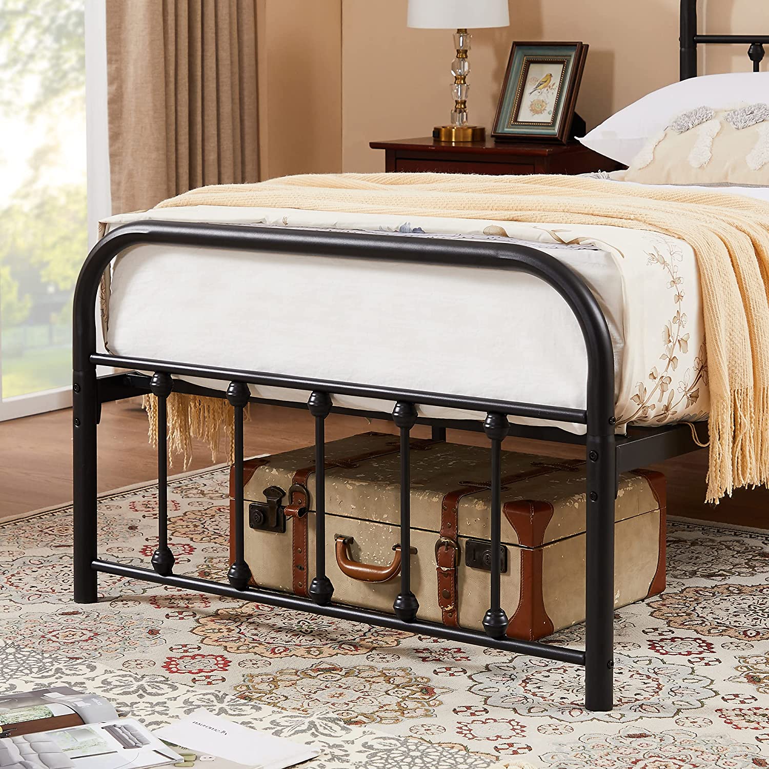 VECELO Metal Platform Bed Frame Mattress Foundation Modern&Simple Style
