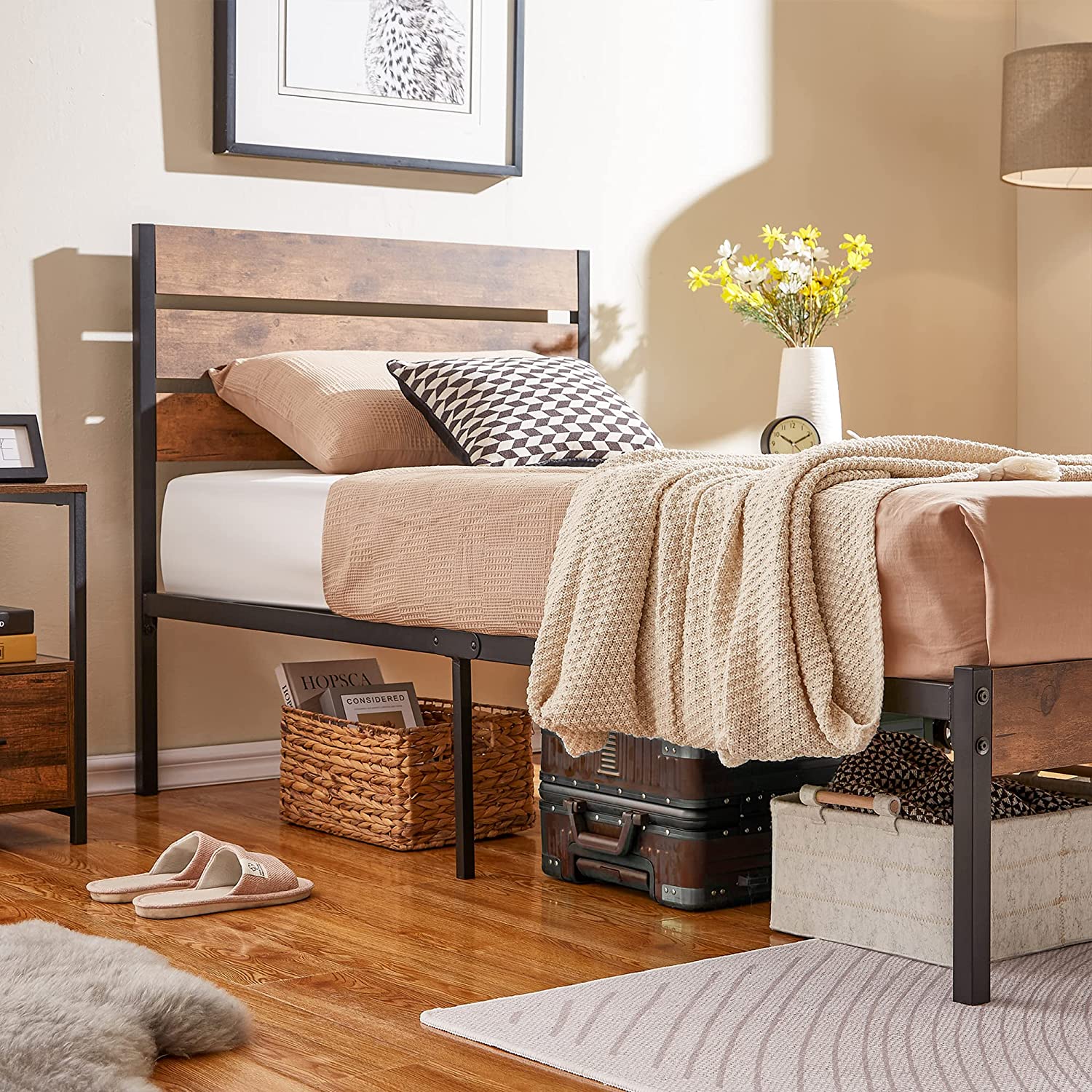 VECELO Platform Bed Frame with Rustic Vintage Wood Headboard/Strong Metal Slats Support