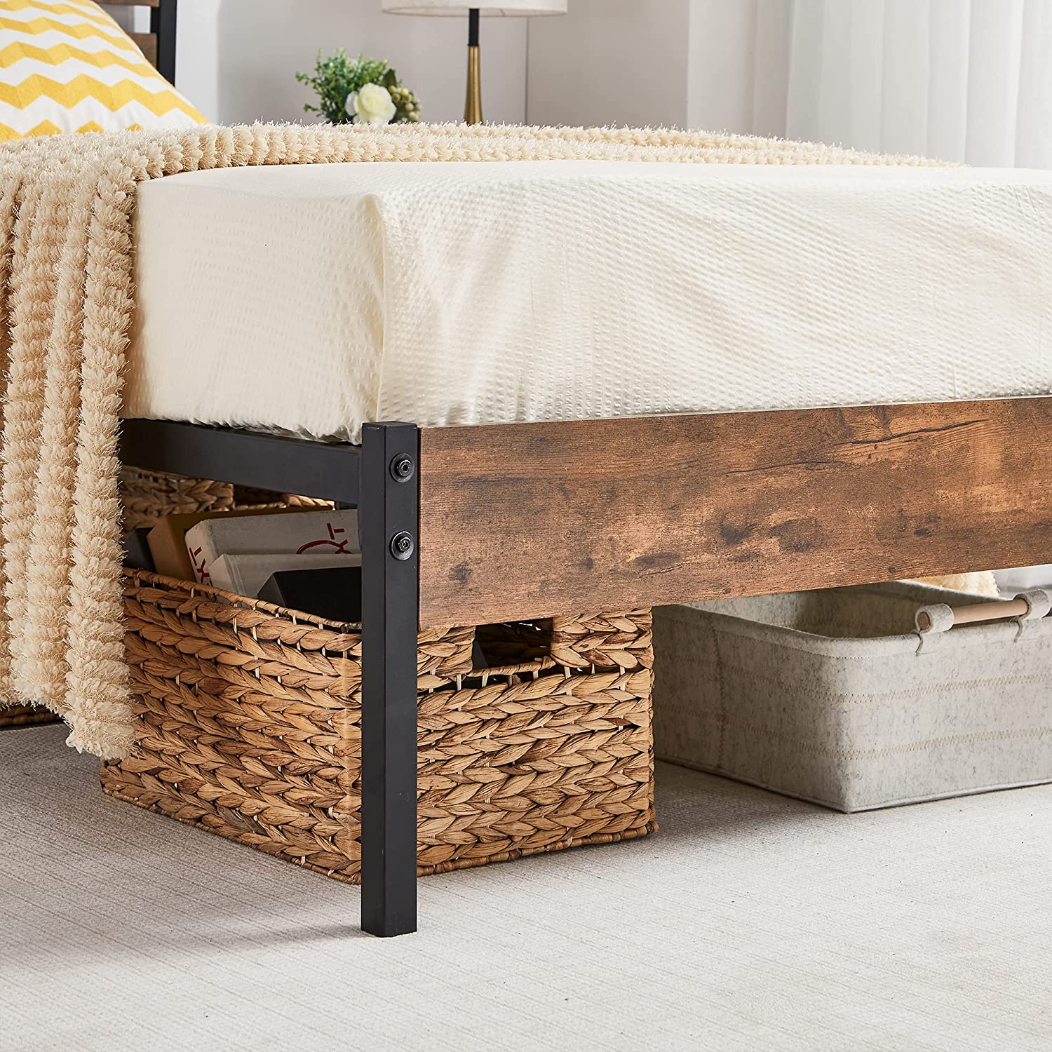VECELO Platform Bed Frame/Mattress Foundation with Rustic Vintage Wood Headboard